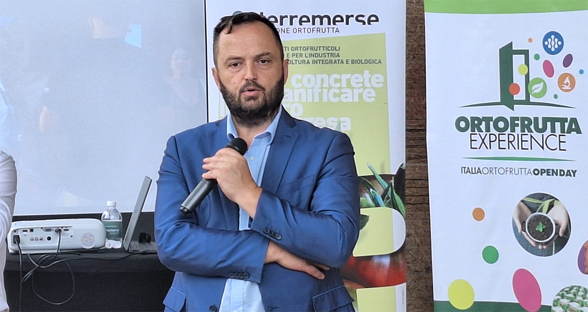 Nella foto: Ilenio Bastoni, direttore del settore ortofrutta e di Op Terremerse